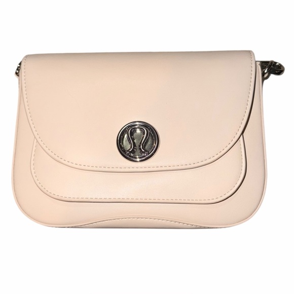 Lululemon Leather Alternative Crossbody Bag 1.5L Cashew and Silver MSRP $198 NWT - Picture 5 of 8
